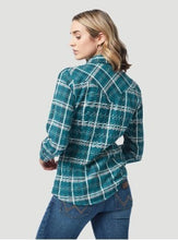 Load image into Gallery viewer, Wrangler Retro Green Plaid Snap LS 112321389