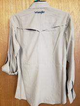 Load image into Gallery viewer, Wrangler Performance Snap Solid  LS Tan 112326172