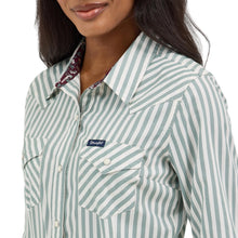 Load image into Gallery viewer, Wrangler Retro® Western Dress Snap Top - Green  112367183