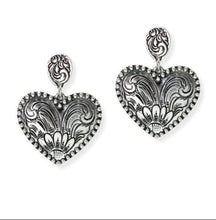 Load image into Gallery viewer, Tipi Heart Filigree Accent Jewelry