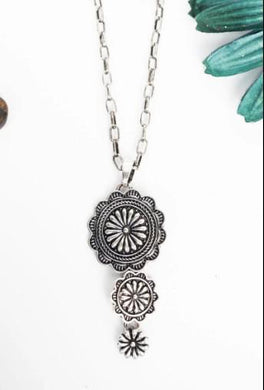 Tipi Stillcreek Concho Silvertone Necklace