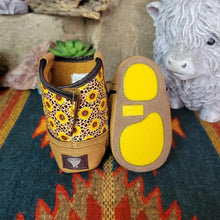 Load image into Gallery viewer, Twister Sunnie Baby Bucker TN 4428008