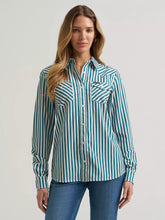 Load image into Gallery viewer, Wrangler F26 West Womens LS Aria BTNSTRIPE 112382750