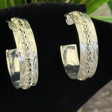 Load image into Gallery viewer, Austin Accent Earring Hoop w/ Barbed Wire Accent ER295