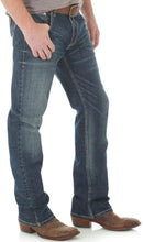 Load image into Gallery viewer, Wrangler Retro Slim Boot Stretch