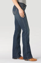 Load image into Gallery viewer, Wrangler Women&#39;s Shiloh Ultimate Riding Jean Color: Emma WRS40YE