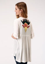 Load image into Gallery viewer, Roper Ladies White Woven Cardigan w/embe Rayon Crepe 3/4 Sleeve 03-500-0565-2064