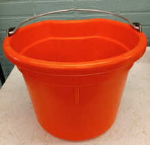 Load image into Gallery viewer, K&amp;D Equestrian 20 Qt Flat Back Buckets